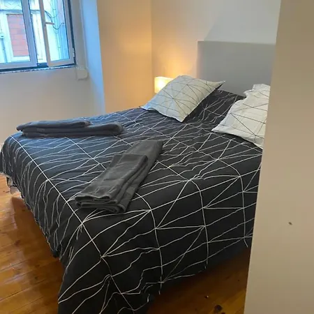 Apartamento T-2 No Centro De *